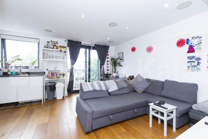 Modern & stylish 2 bedroom property located close to a Piccadilly Line Dunbar Road, Wood Green 